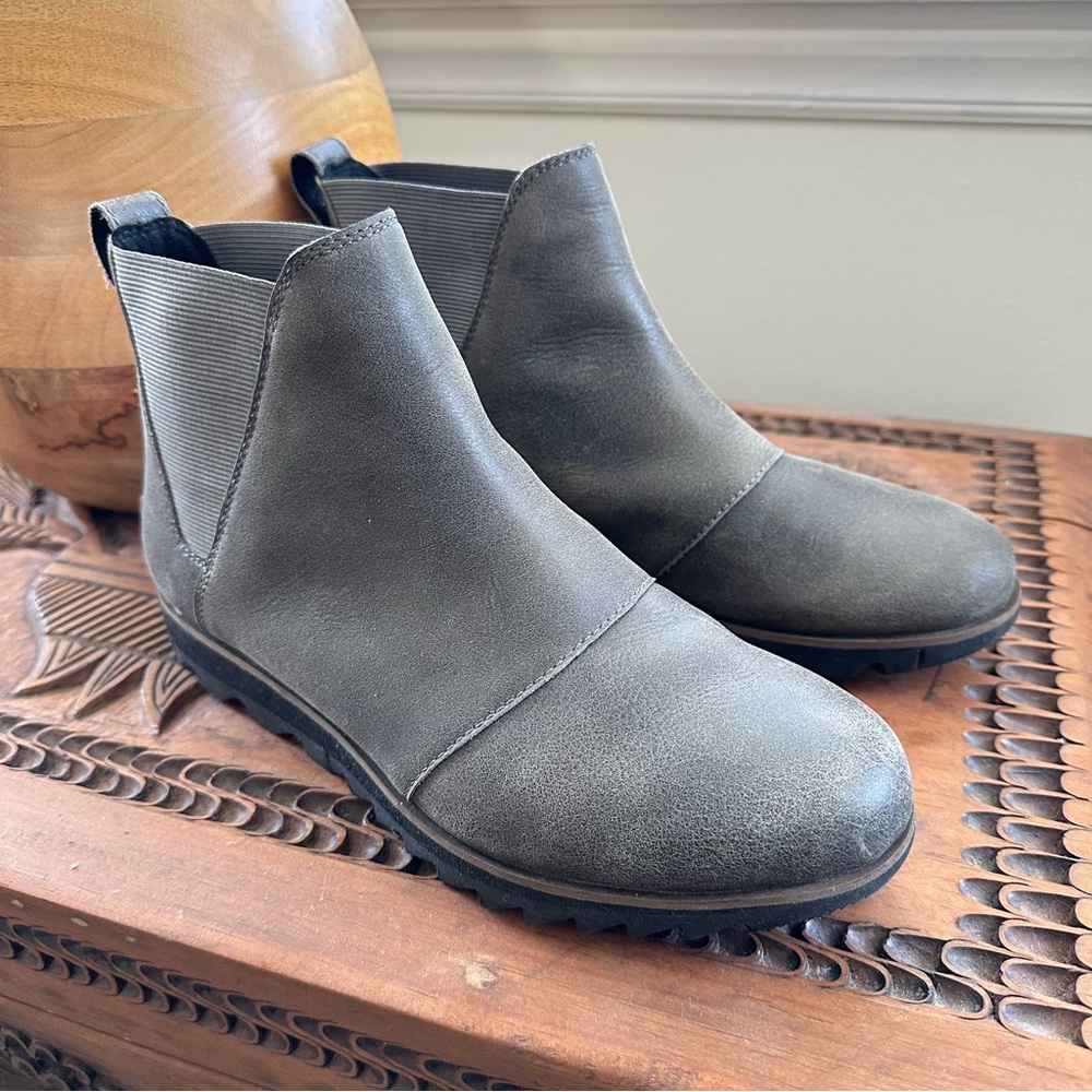 Sorel Boots Harlow Leather Chelsea Ankle Boots  women’s size 8 Gray Grey